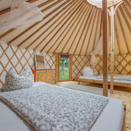 Loewenhof Jurte Camping *